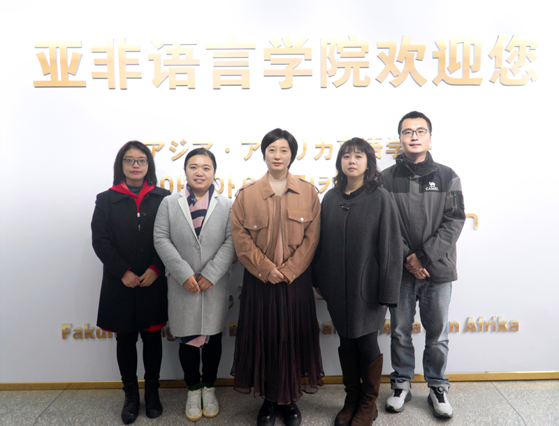 信息技术日语团队从左到右，康艳梅，任慧慧，单俊，樊佳琦，杨净宇_副本.png