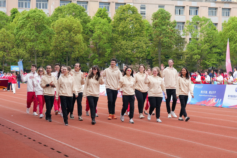 13.留学生外教.jpg
