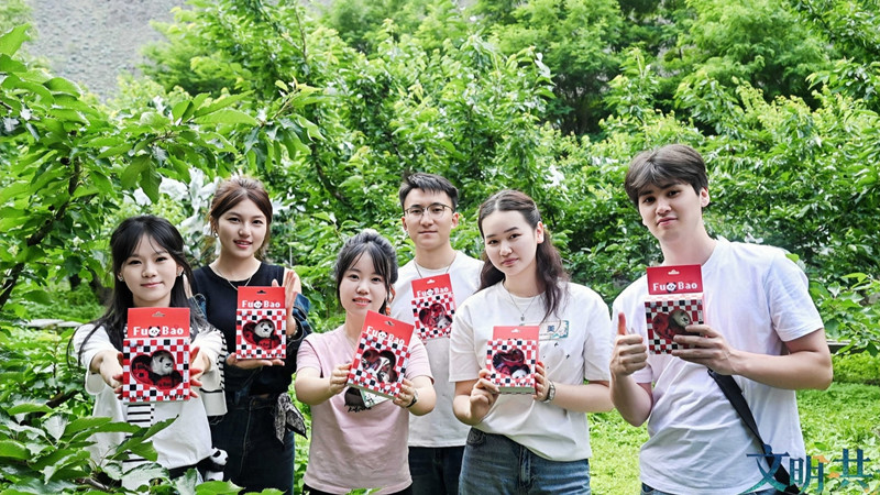 4.左二为杨小漫_副本.jpg